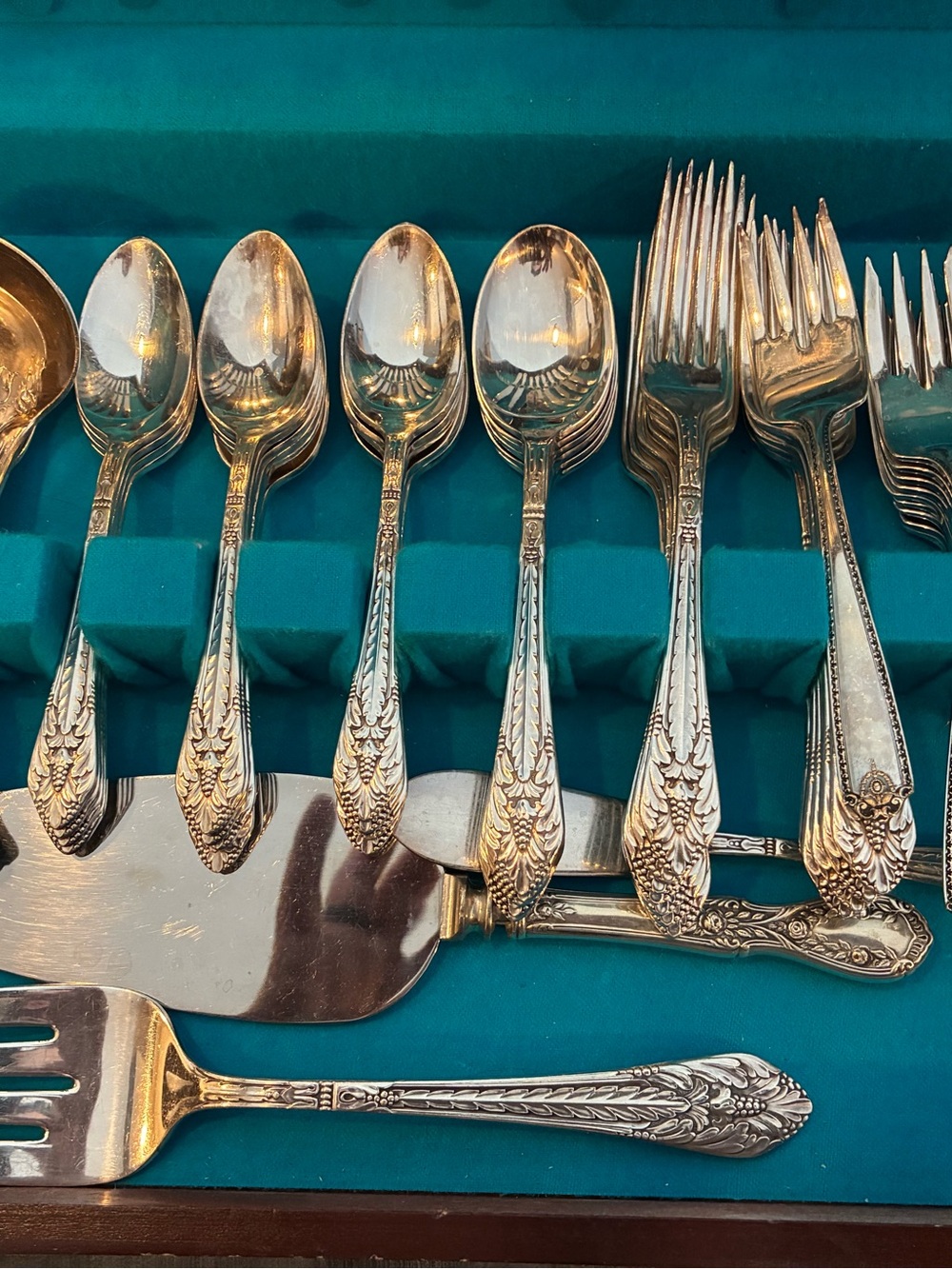 The product is a set of 1847 Rogers Bros silverware containing 61 pieces, - Picture 2 of 9